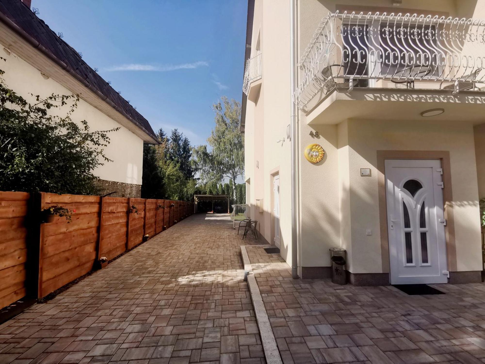 Moon Light Apartment Hévíz Екстериор снимка