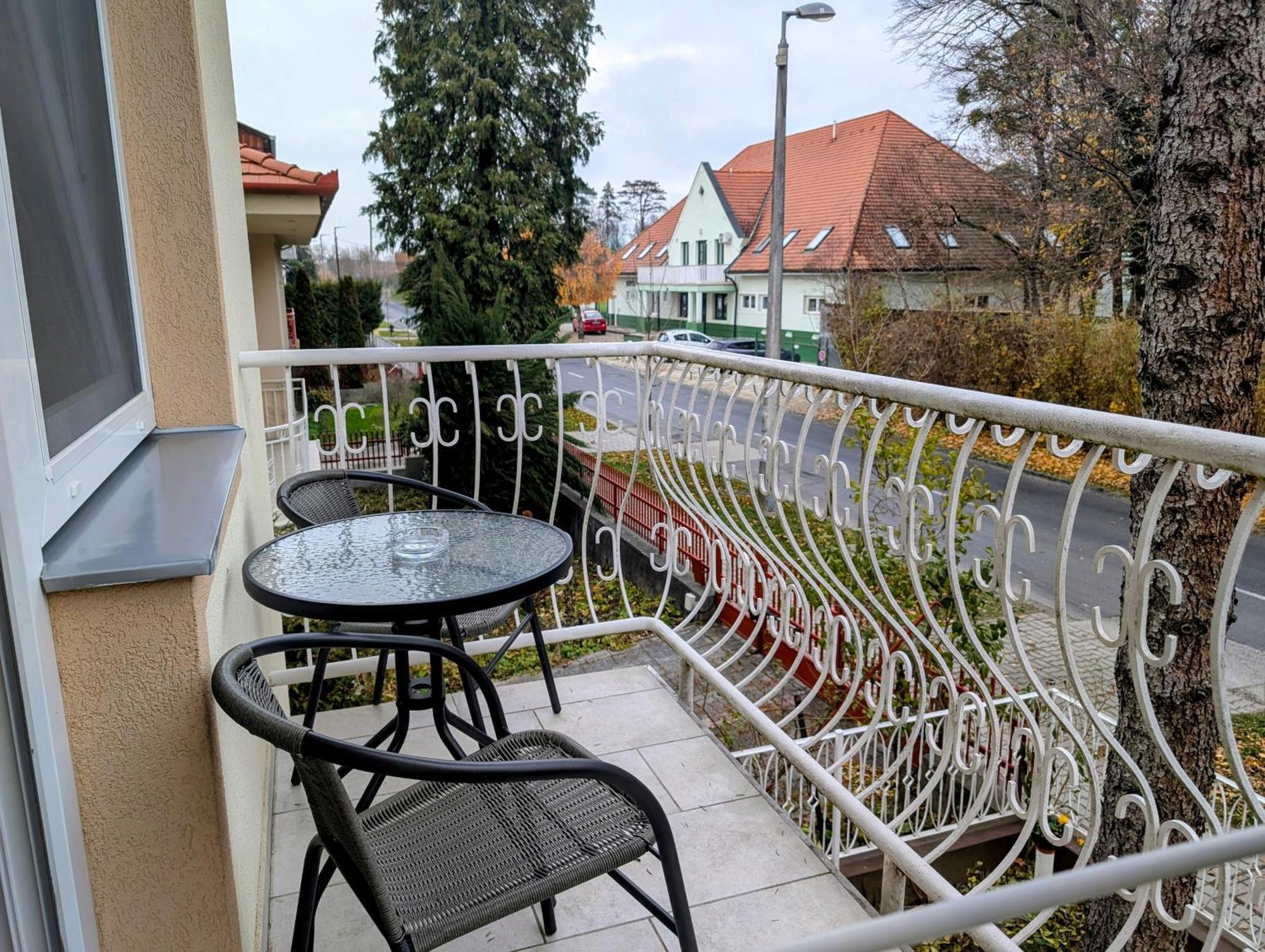 Moon Light Apartment Hévíz Екстериор снимка