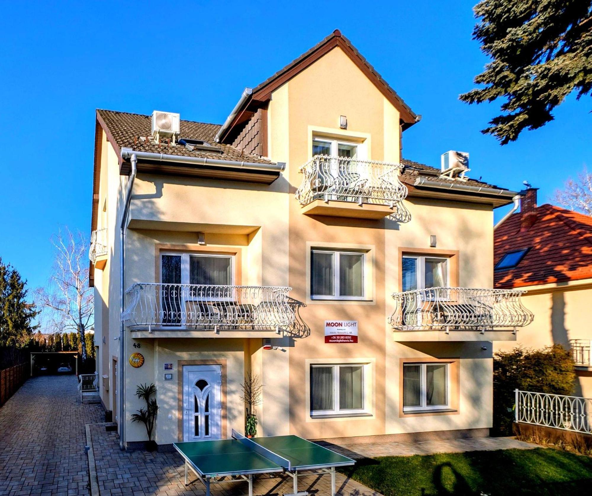 Moon Light Apartment Hévíz Екстериор снимка